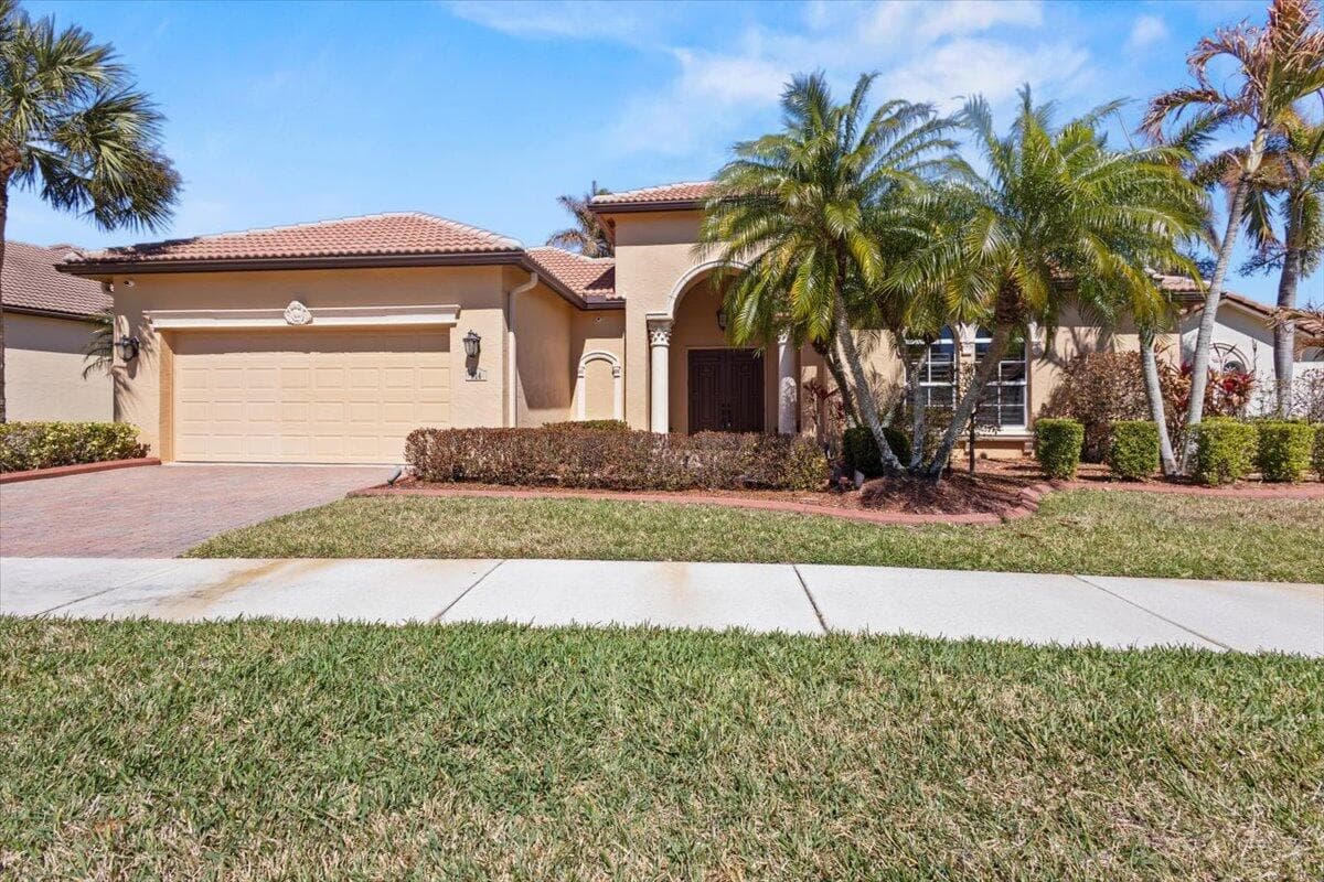 814 SW Saint Julien Court, Port St. Lucie, FL 34986 — photo 5 of 56