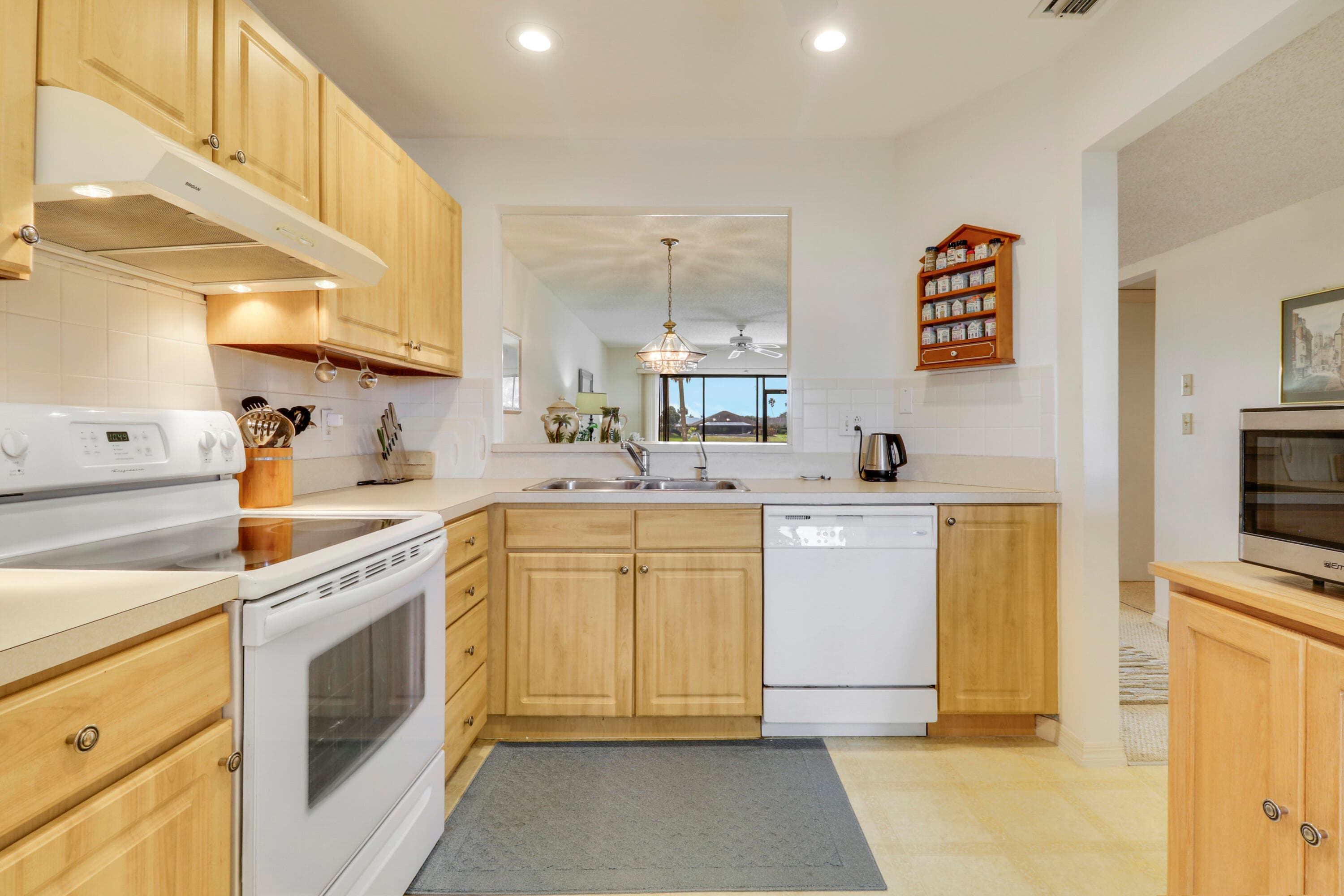 6980 SE Constitution Boulevard 105, Hobe Sound, FL 33455 — photo 5 of 27