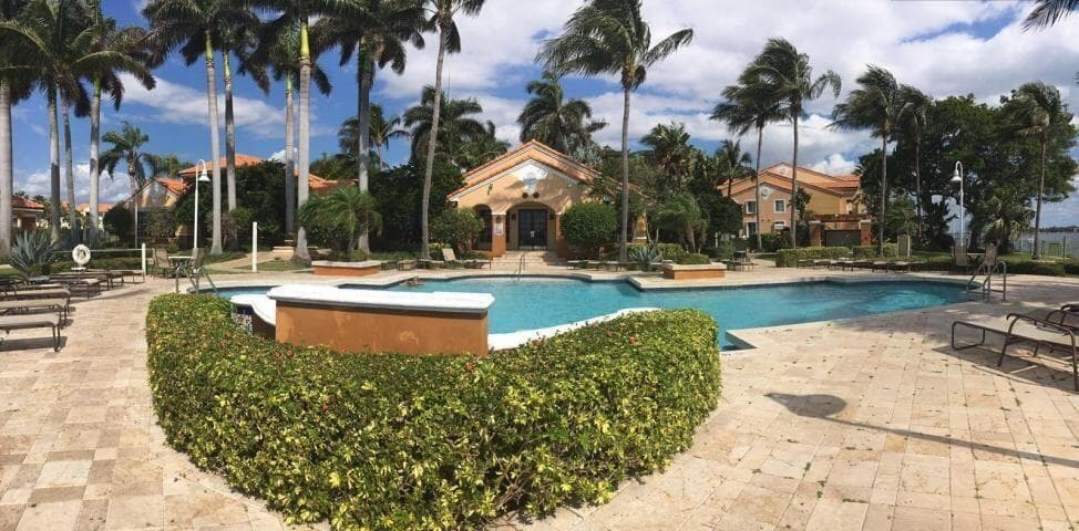 111 Yacht Club Way 305, Hypoluxo, FL 33462 — photo 17 of 32