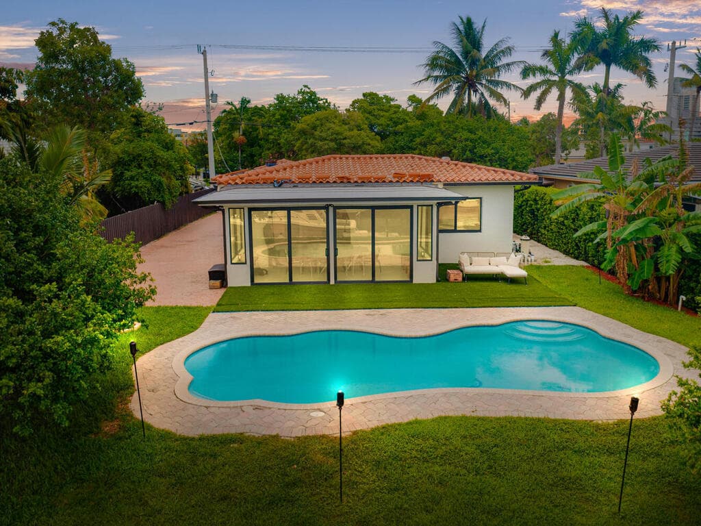7820 Hawthorne Avenue, Miami Beach, FL 33141 — photo 49 of 52
