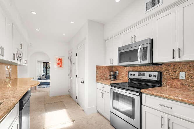 7820 Hawthorne Avenue, Miami Beach, FL 33141 — photo 43 of 52
