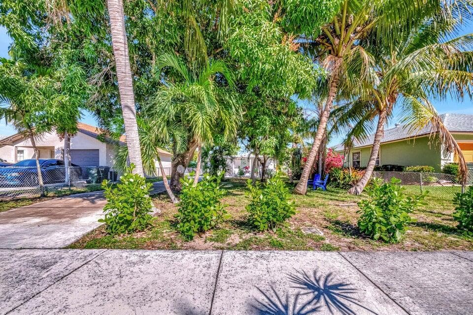 237 SW 3rd Avenue, Delray Beach, FL 33444 — photo 8 of 37