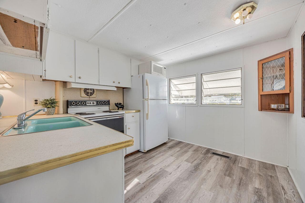 14556 Glenview Drive, Delray Beach, FL 33445 — photo 12 of 33