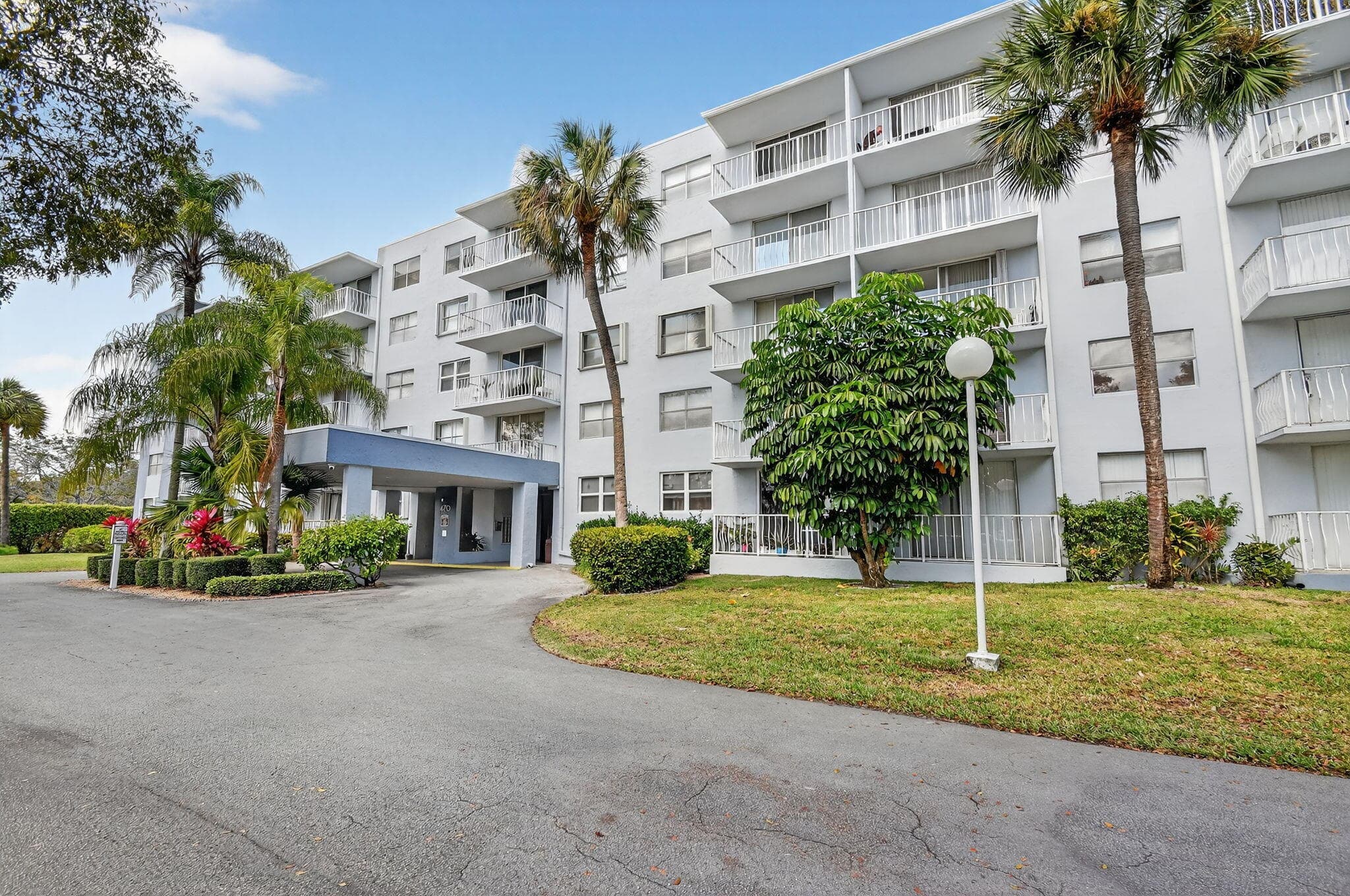 470 Executive Center Drive 4j, West Palm Beach, FL 33401 — photo 3 of 61