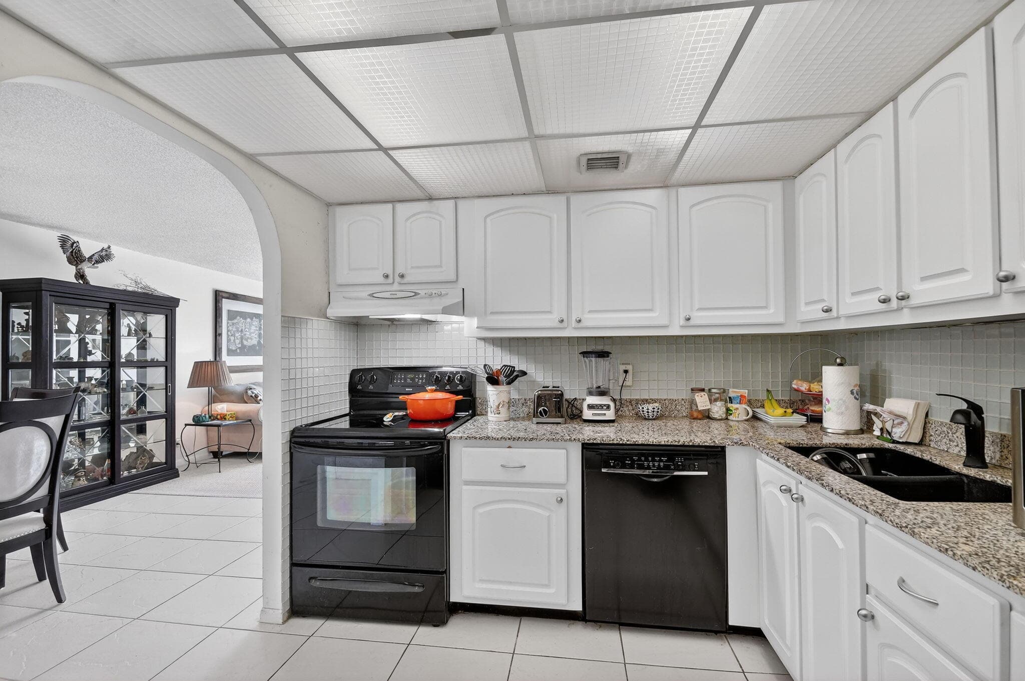 470 Executive Center Drive 4j, West Palm Beach, FL 33401 — photo 25 of 61