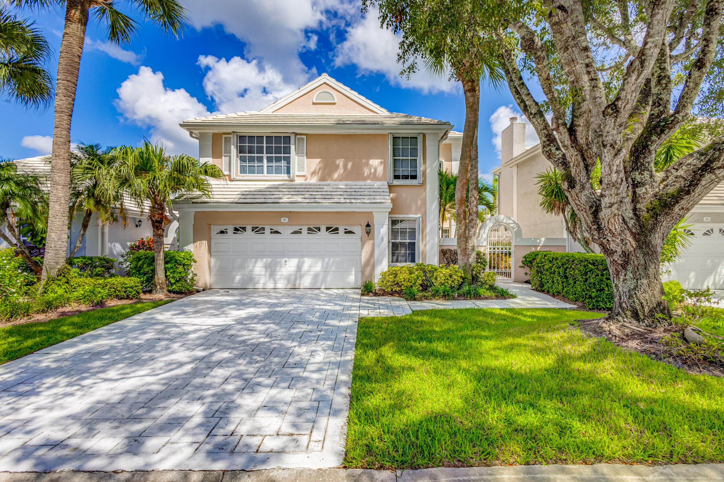 17 Selby Lane, Palm Beach Gardens, FL 33418 — photo 1 of 69