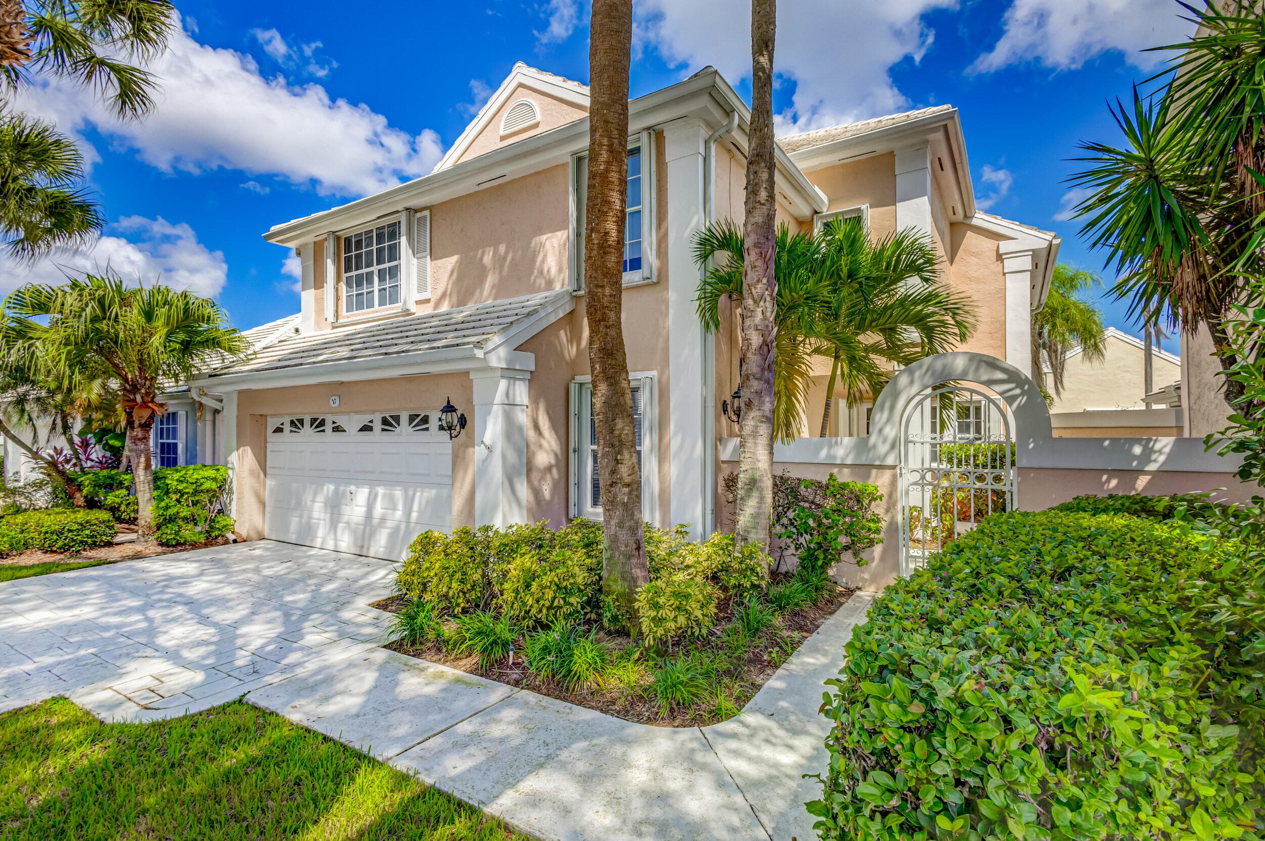 17 Selby Lane, Palm Beach Gardens, FL 33418 — photo 3 of 69