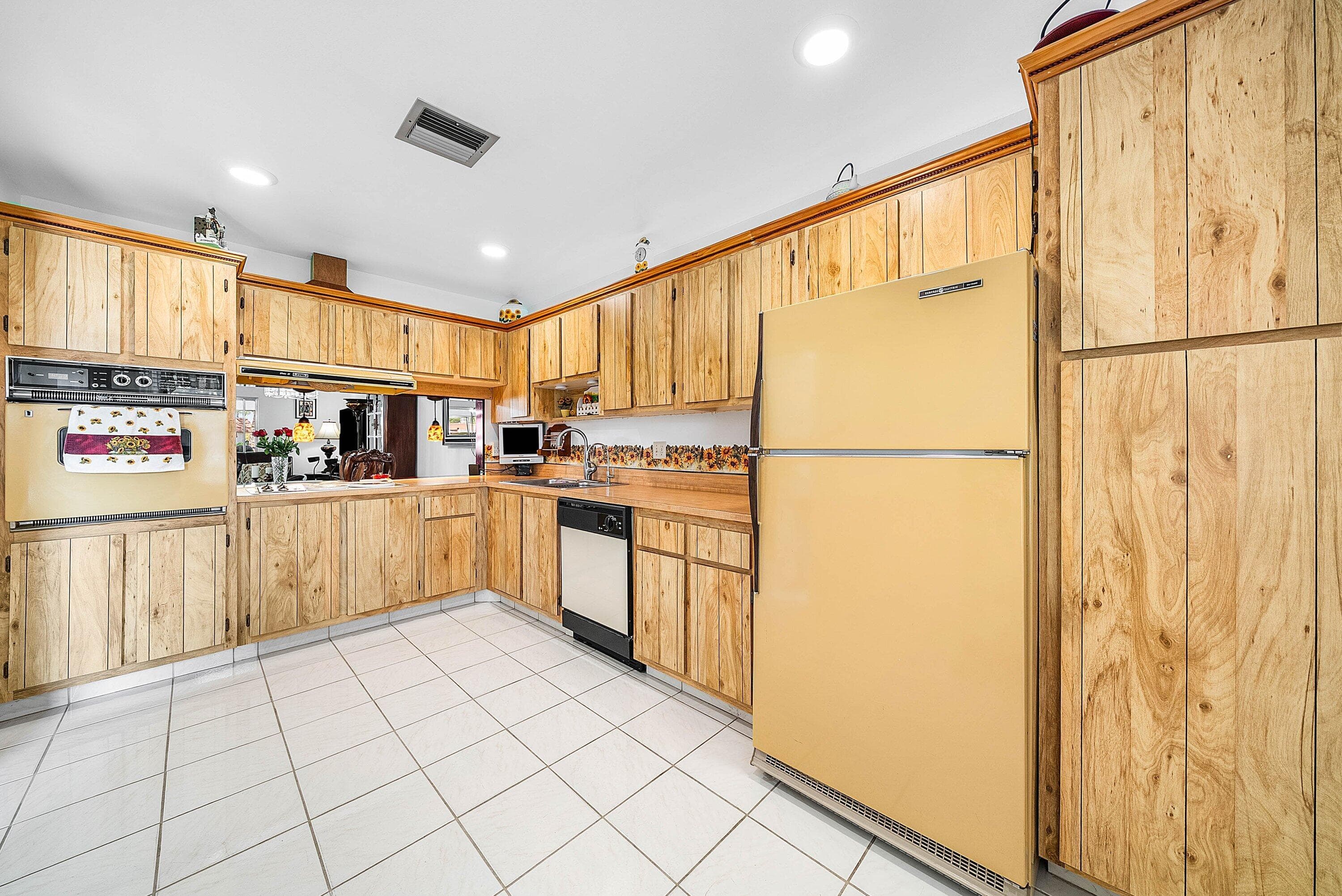 5730 Fernley Drive E 23, West Palm Beach, FL 33415 — photo 3 of 25