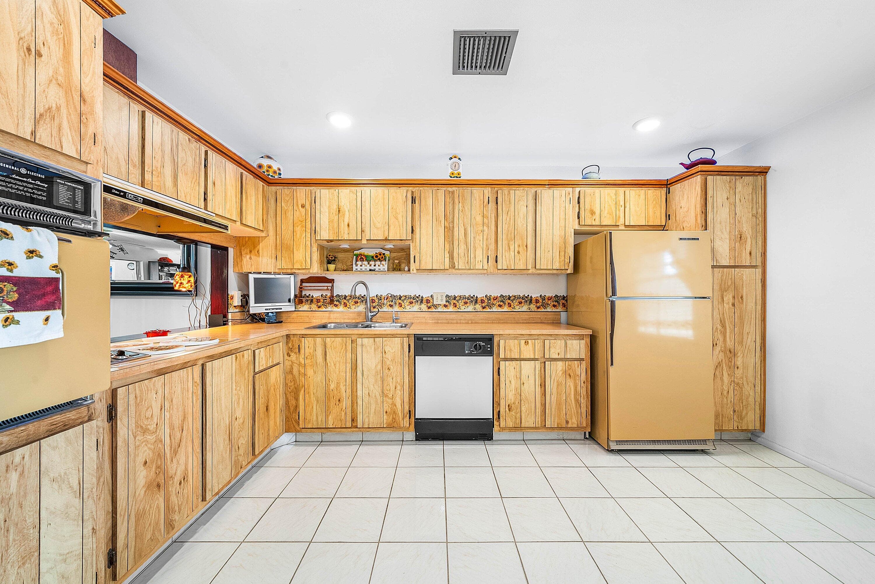 5730 Fernley Drive E 23, West Palm Beach, FL 33415 — photo 2 of 25