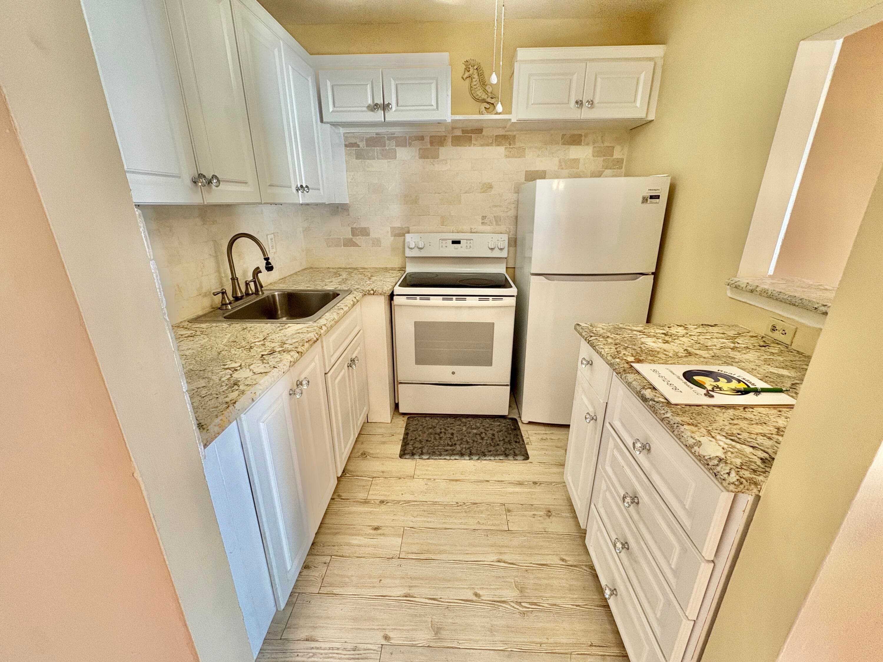 39 Waltham B, West Palm Beach, FL 33417 — photo 1 of 25