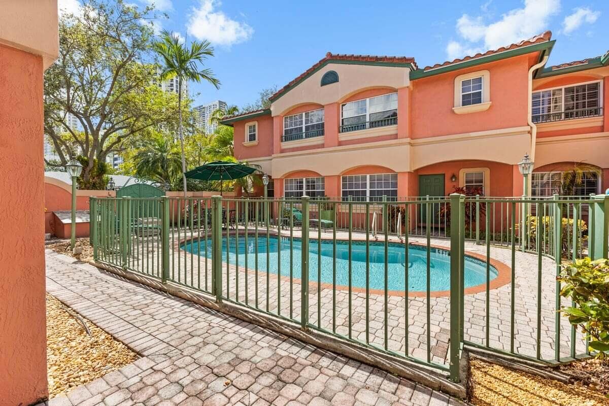 801 NE 1st Street 8, Fort Lauderdale, FL 33301 — photo 27 of 32