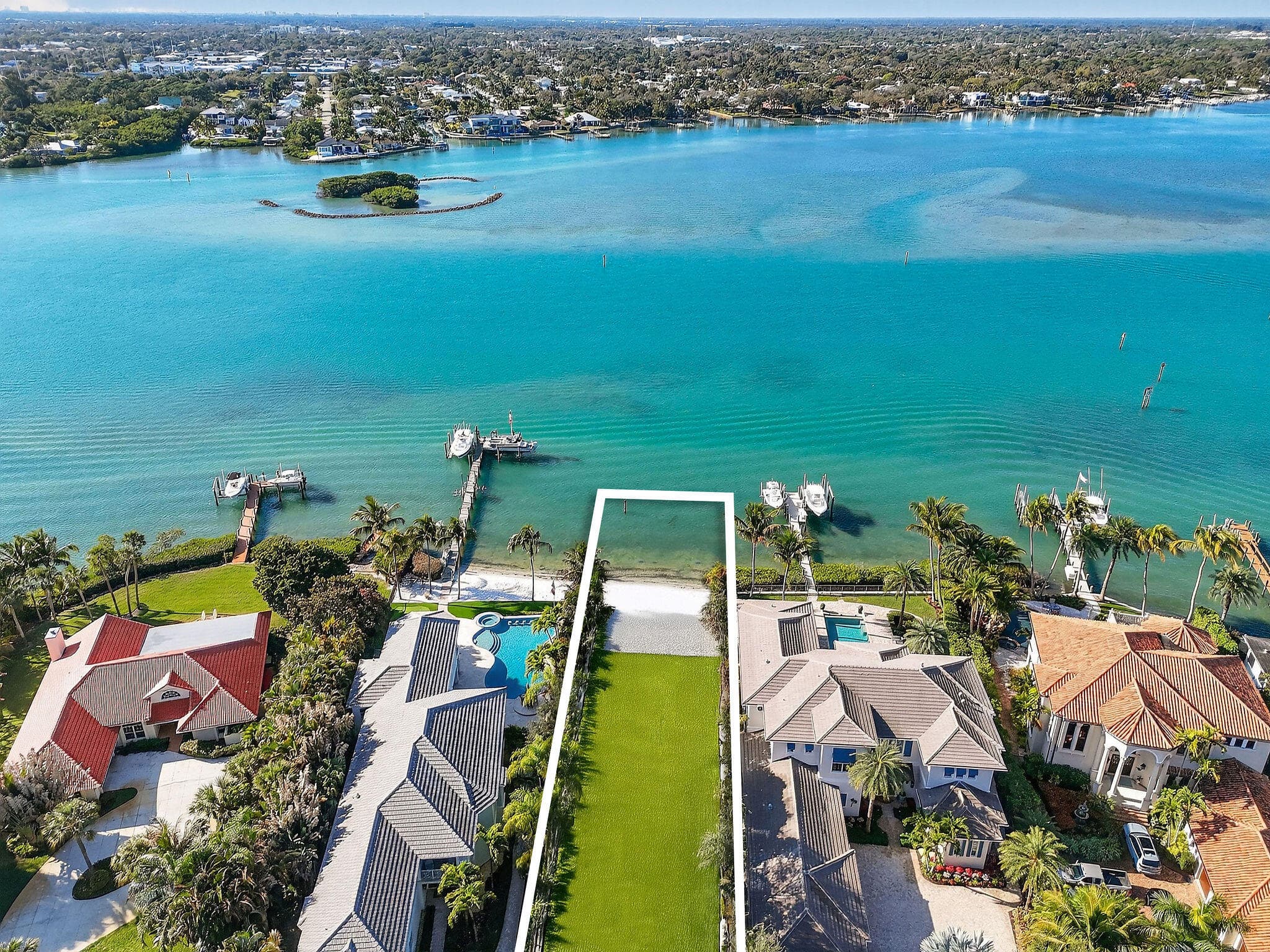 114 W Riverside Drive, Jupiter, FL 33469 — photo 16 of 35