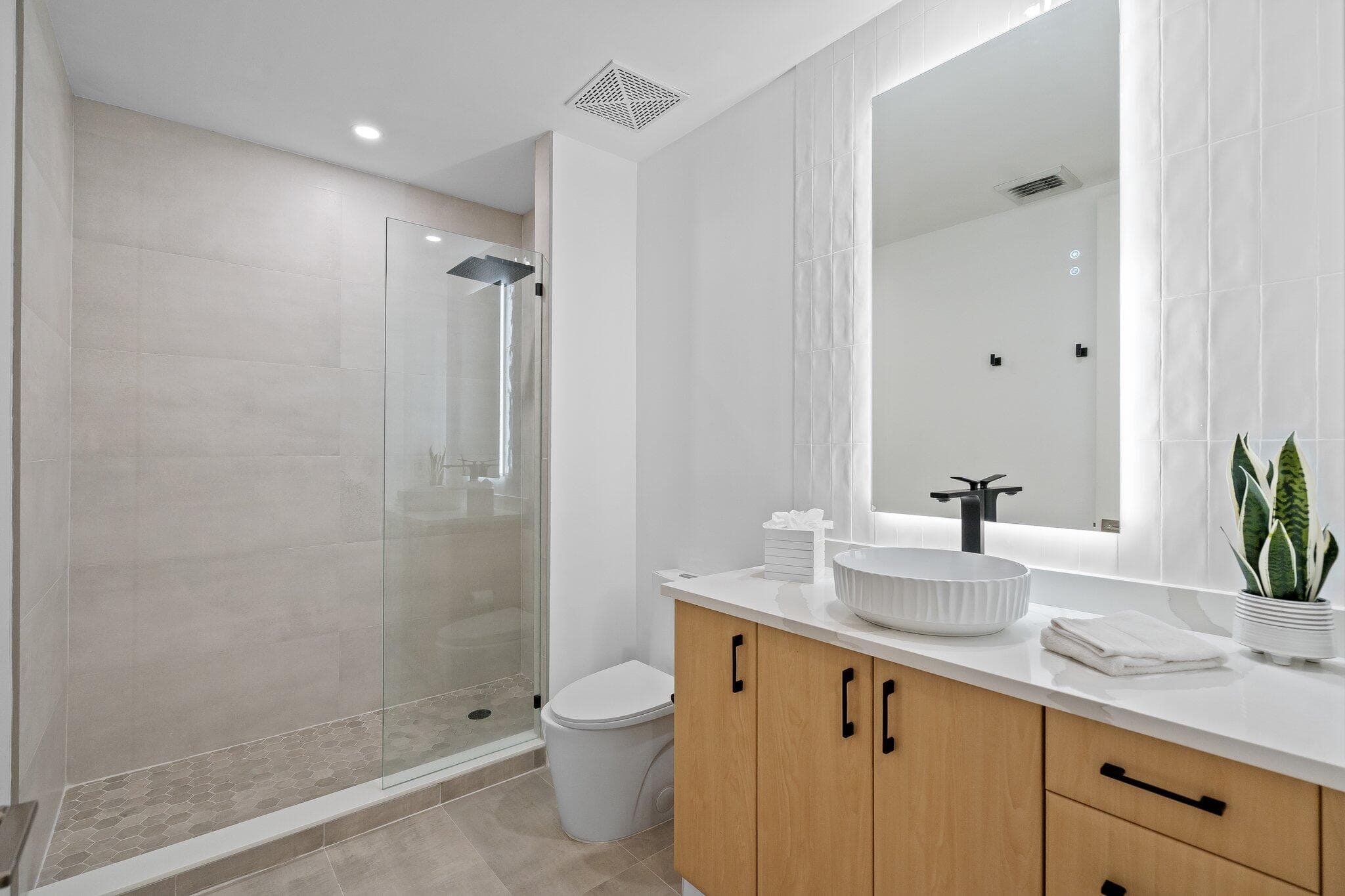 403 S Sapodilla Avenue 806, West Palm Beach, FL 33401 — photo 5 of 11