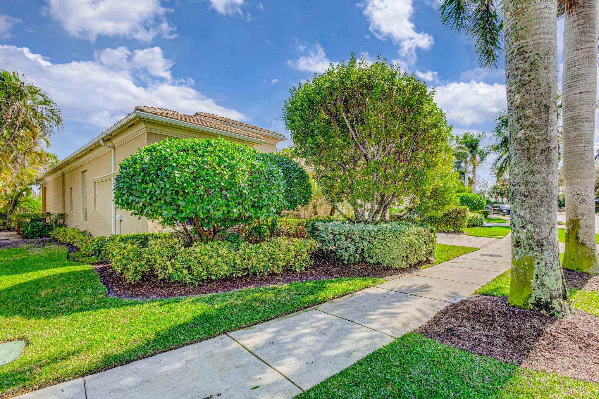 108 Tranquilla Drive, Palm Beach Gardens, FL 33418 — photo 2 of 74