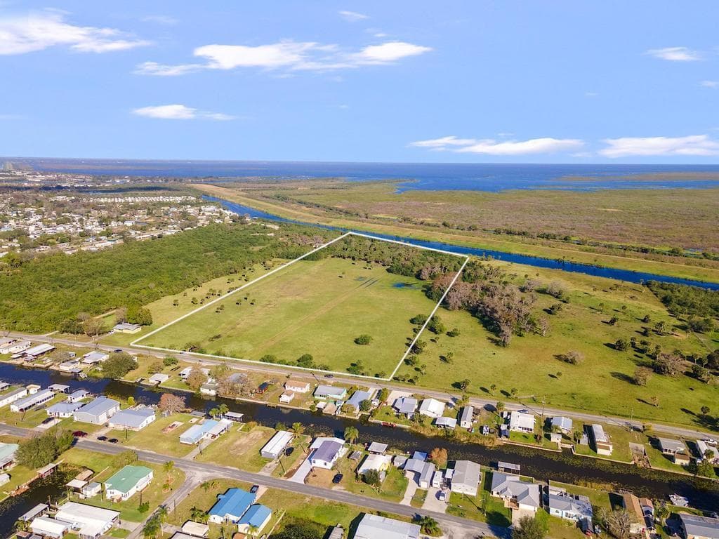 1493 Hunter Road, Okeechobee, FL 34974 — photo 3 of 10
