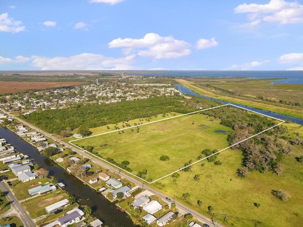 1493 Hunter Road, Okeechobee, FL 34974 — photo 2 of 10