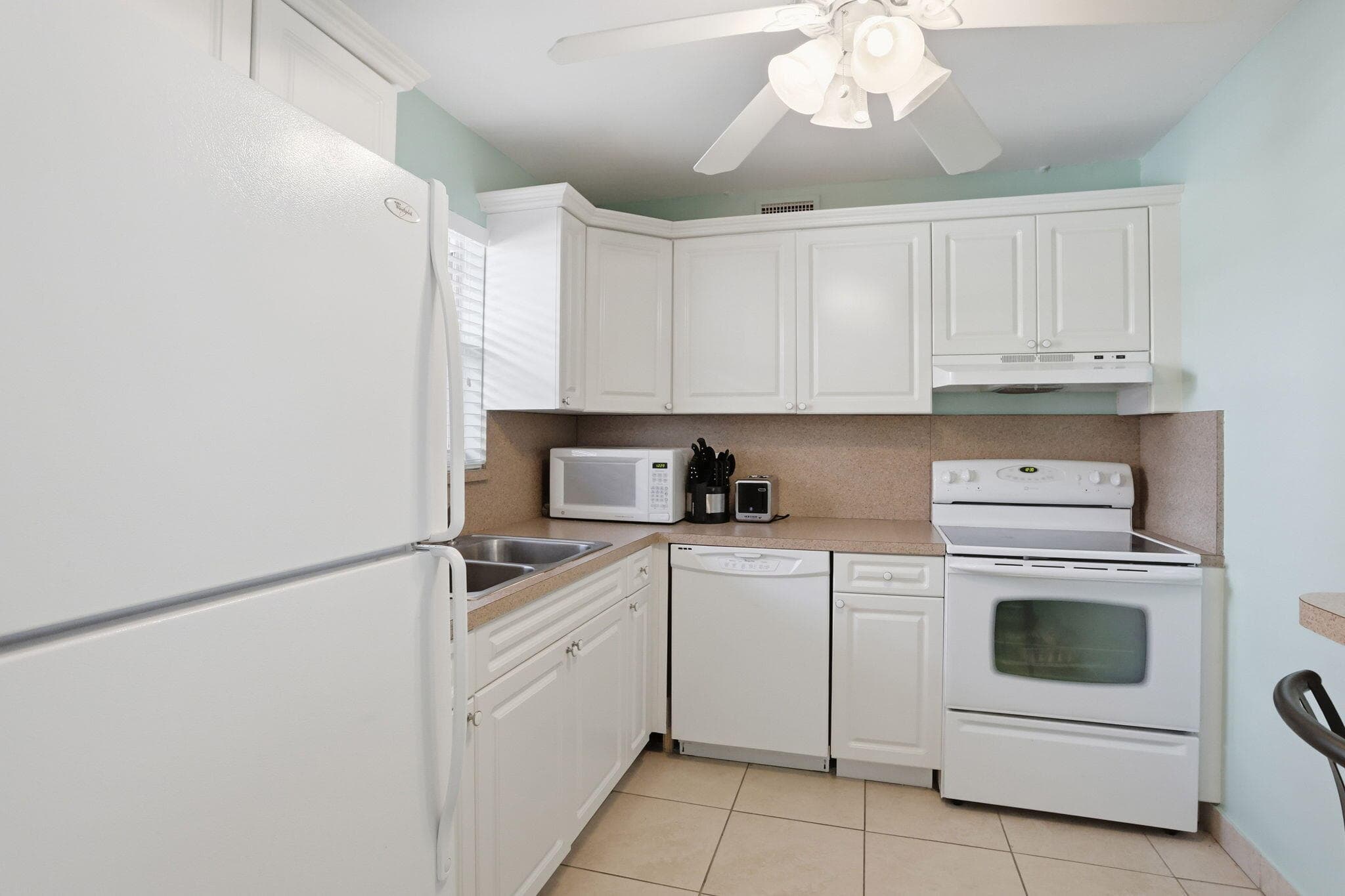 721 Lori Drive 113, Palm Springs, FL 33461 — photo 13 of 37