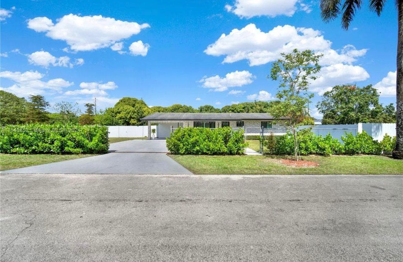 18295 SW 294th Street, Homestead, FL 33030 — photo 5 of 38