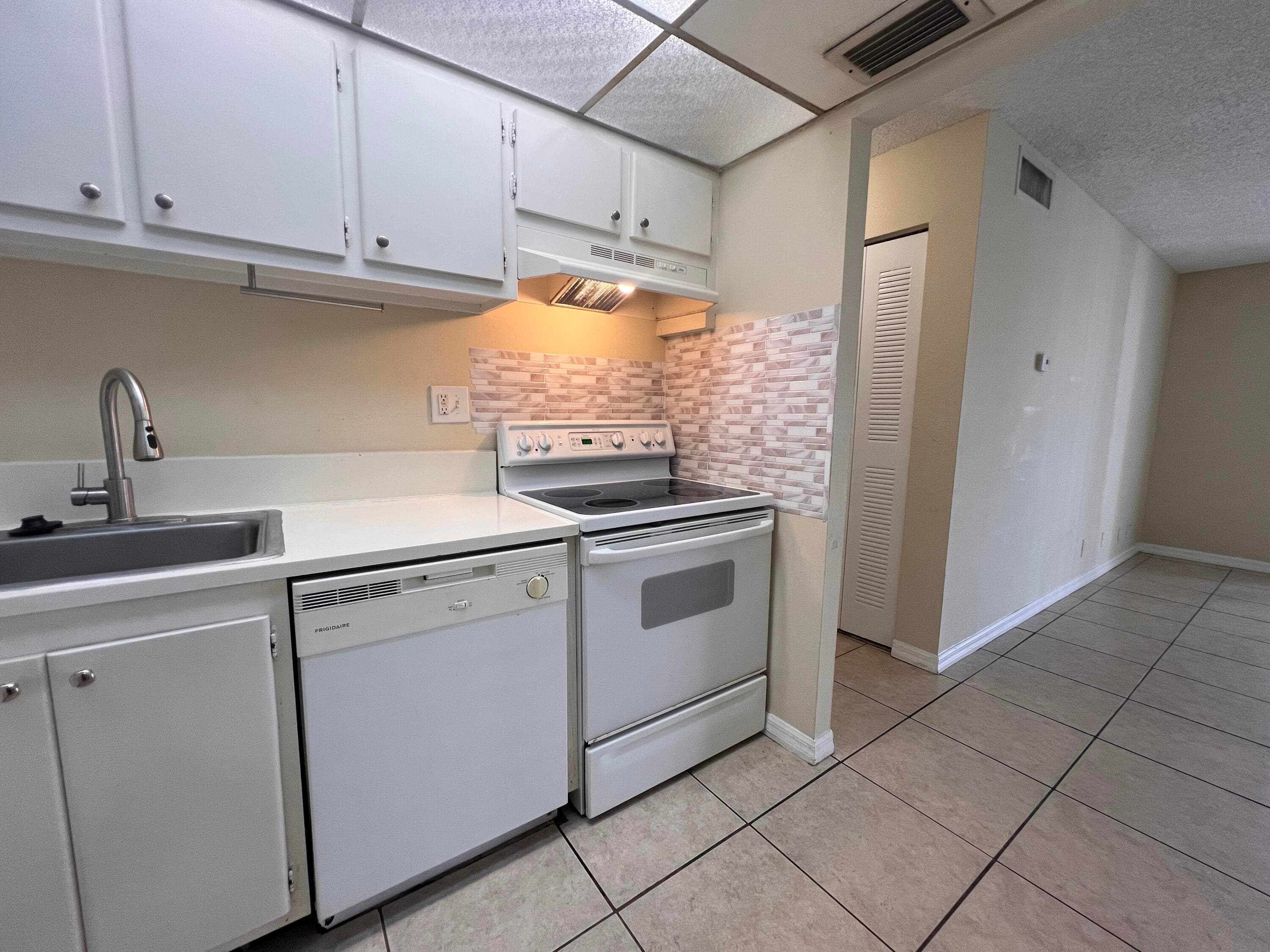 409 Executive Center Drive 211, West Palm Beach, FL 33401 — photo 34 of 47