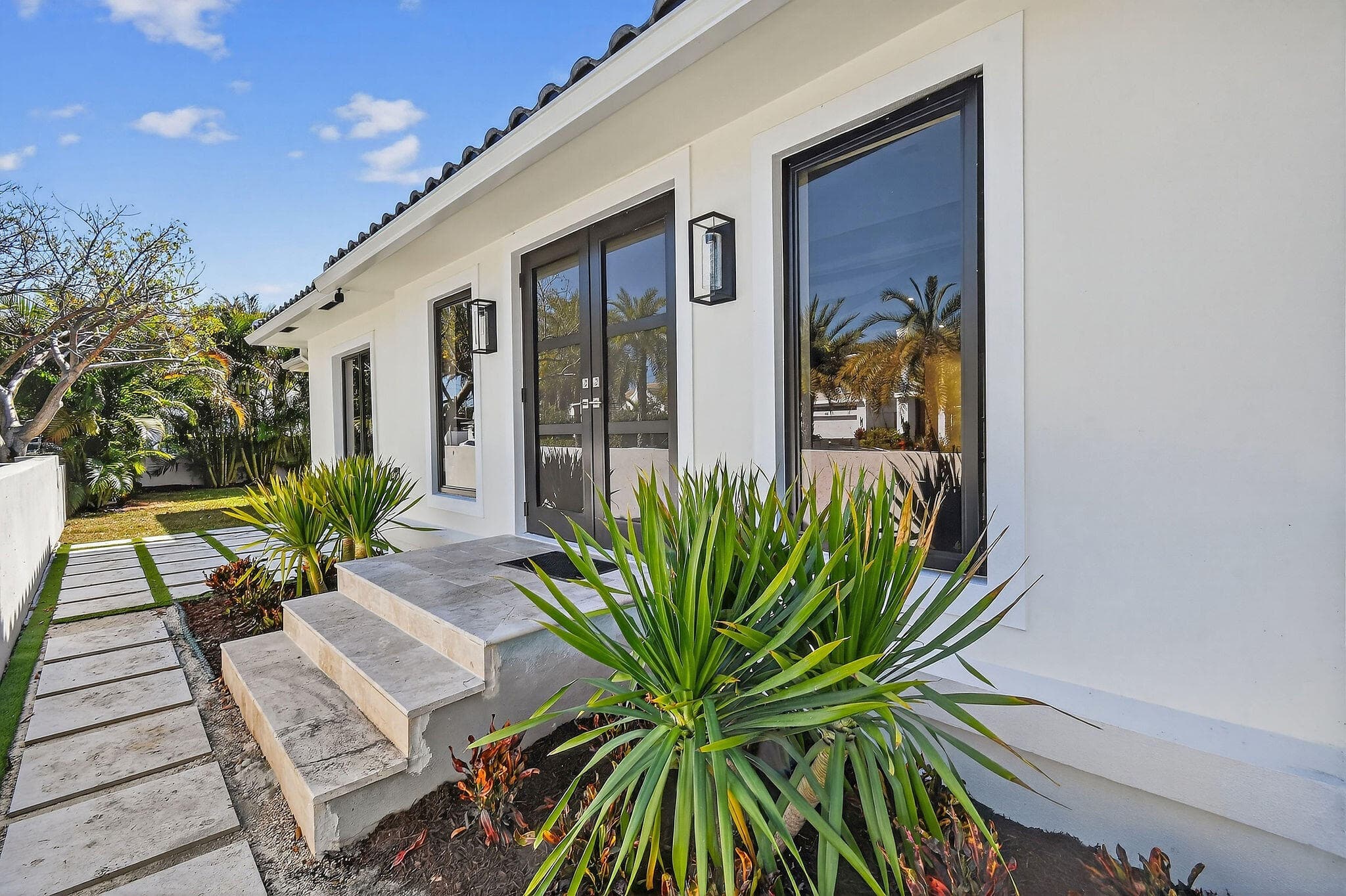 326 Palmetto Street, West Palm Beach, FL 33405 — photo 3 of 62