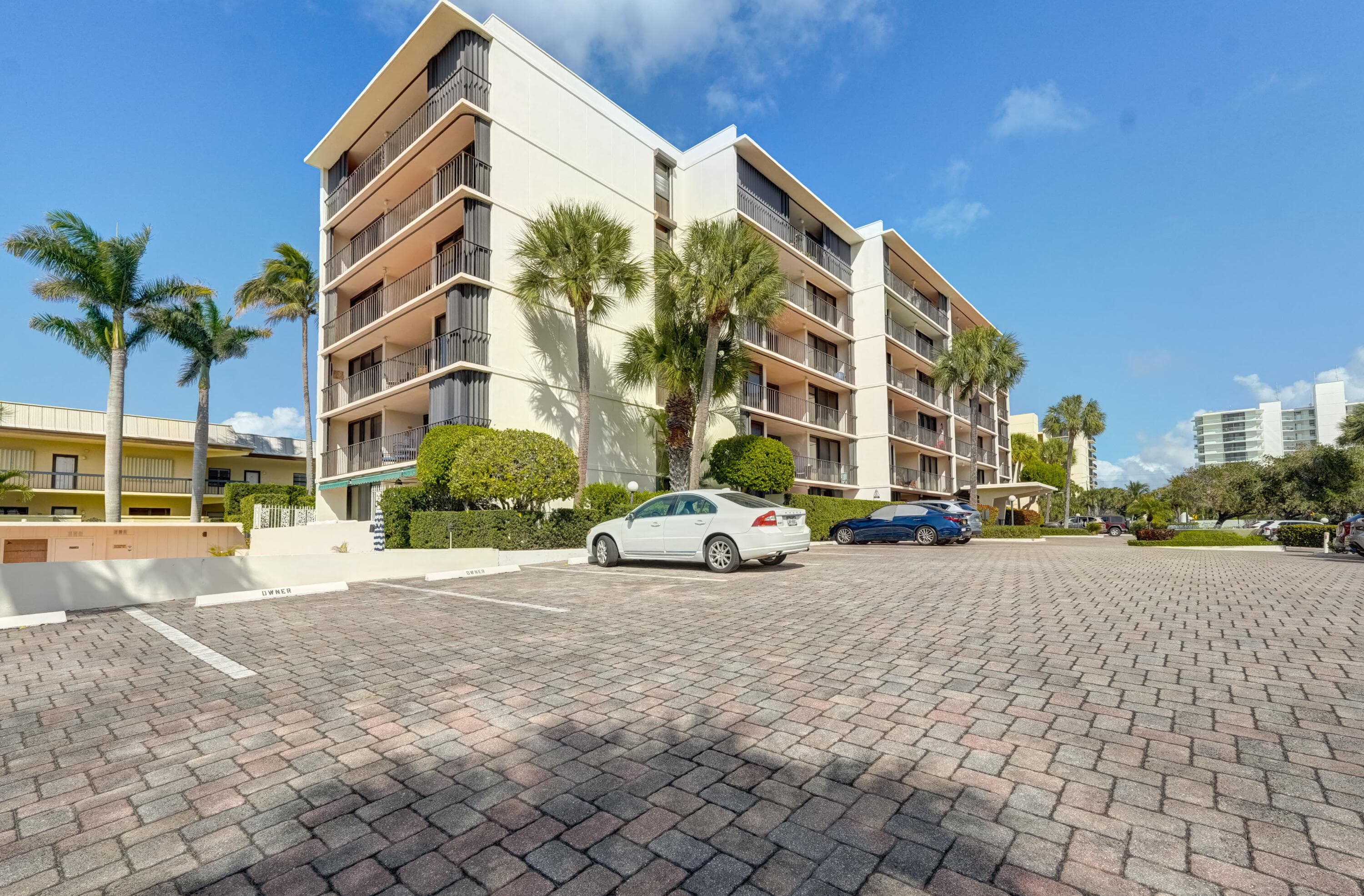 225 Beach Road 503, Tequesta, FL 33469 — photo 13 of 43