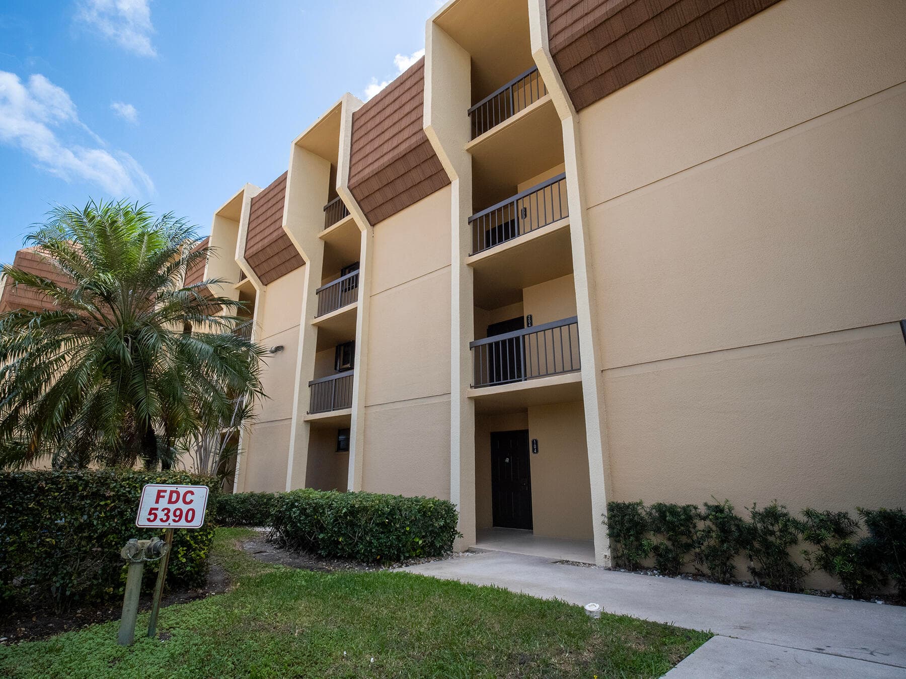5390 Woodland Lakes Drive 104, Palm Beach Gardens, FL 33418 — photo 1 of 29