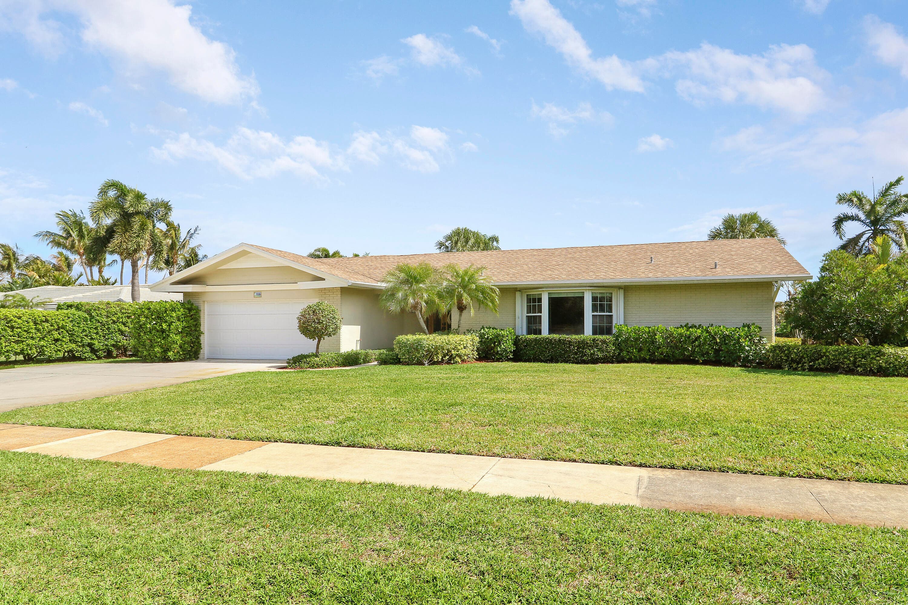 856 Country Club Drive, North Palm Beach, FL 33408 — photo 2 of 36