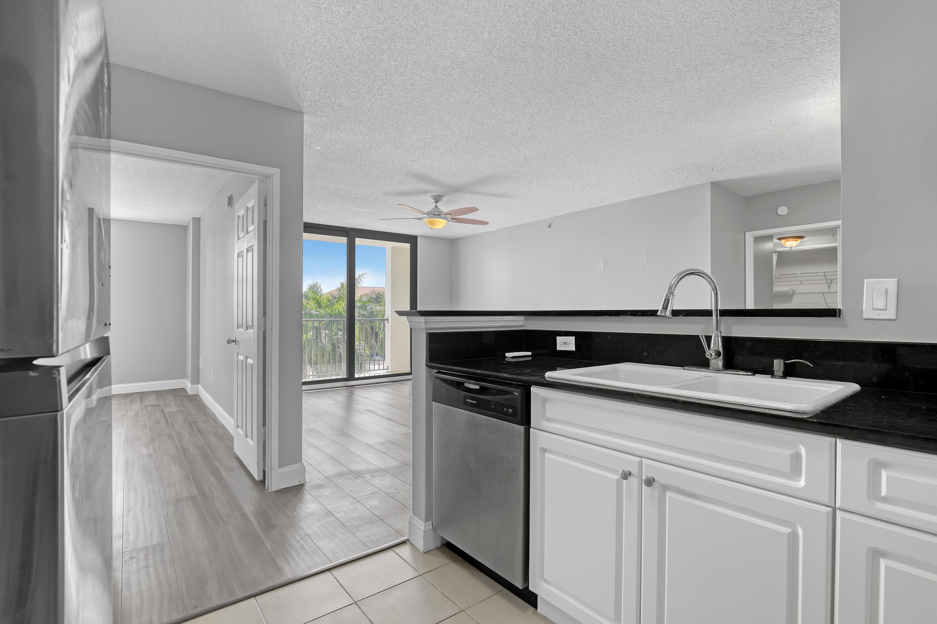651 Okeechobee Boulevard 403, West Palm Beach, FL 33401 — photo 15 of 39