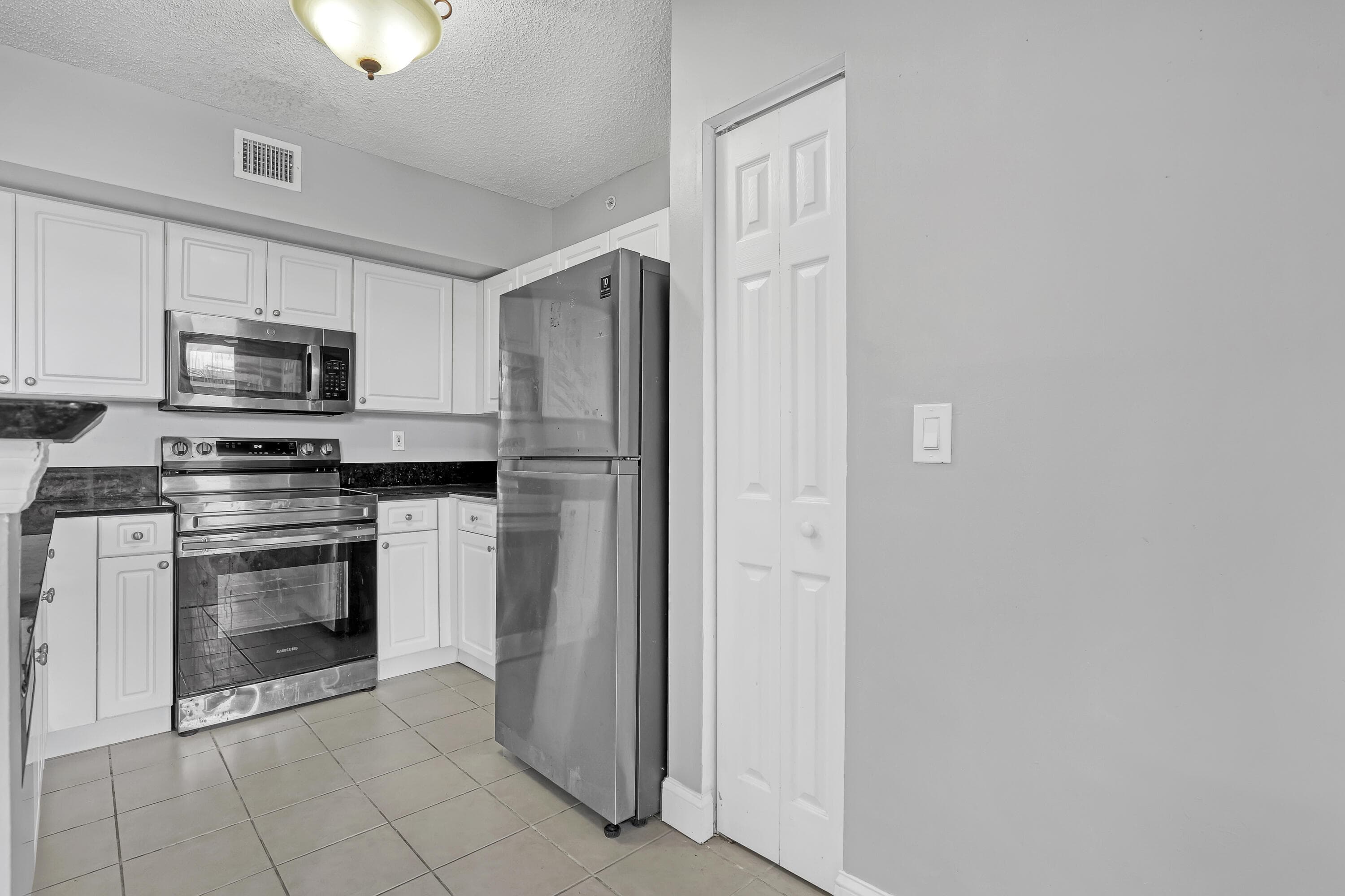 651 Okeechobee Boulevard 403, West Palm Beach, FL 33401 — photo 17 of 39