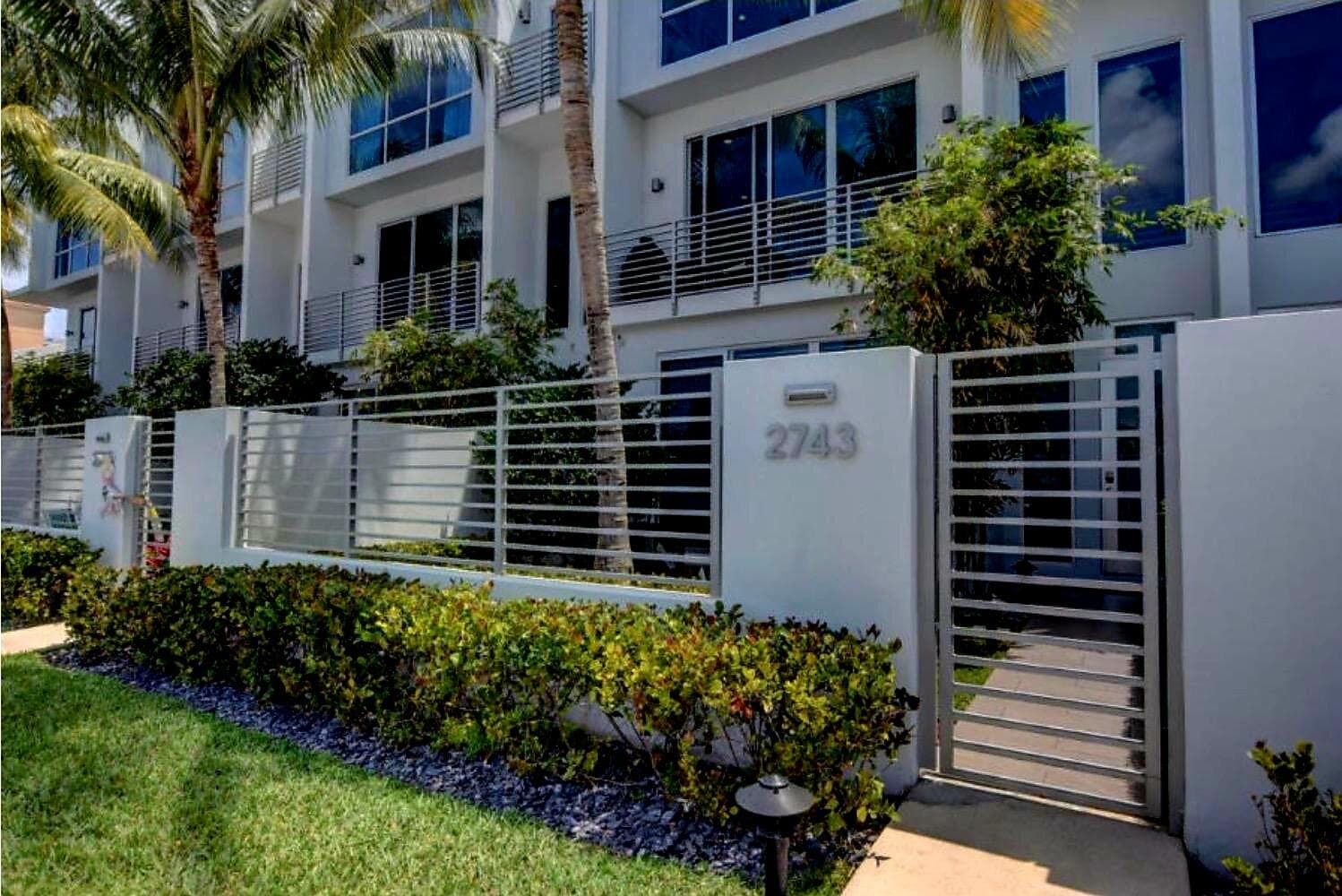 2743 NE 1st Street, Pompano Beach, FL 33062 — photo 4 of 27
