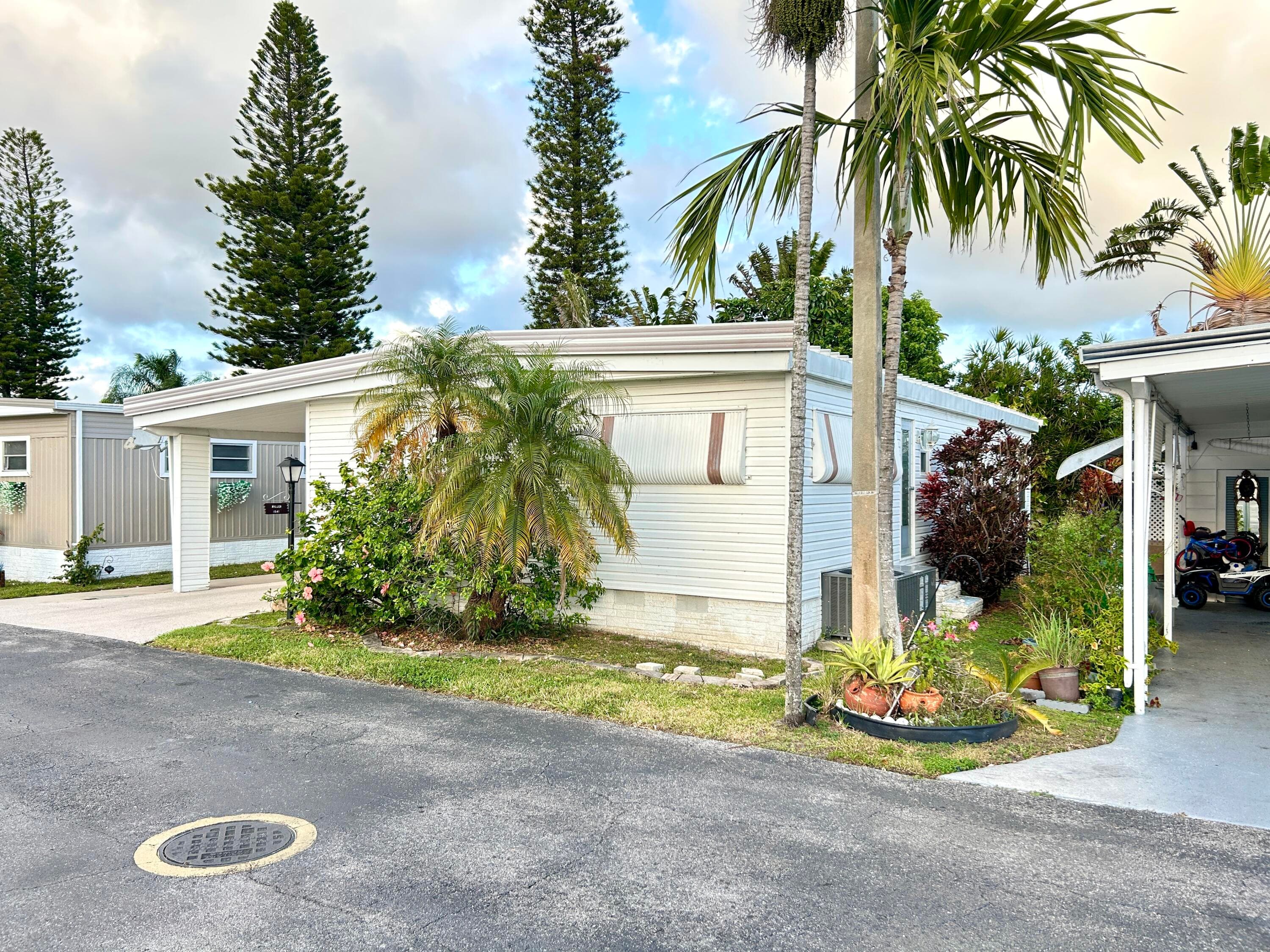 1541 S 32nd Avenue, Hollywood, FL 33021 — photo 2 of 40