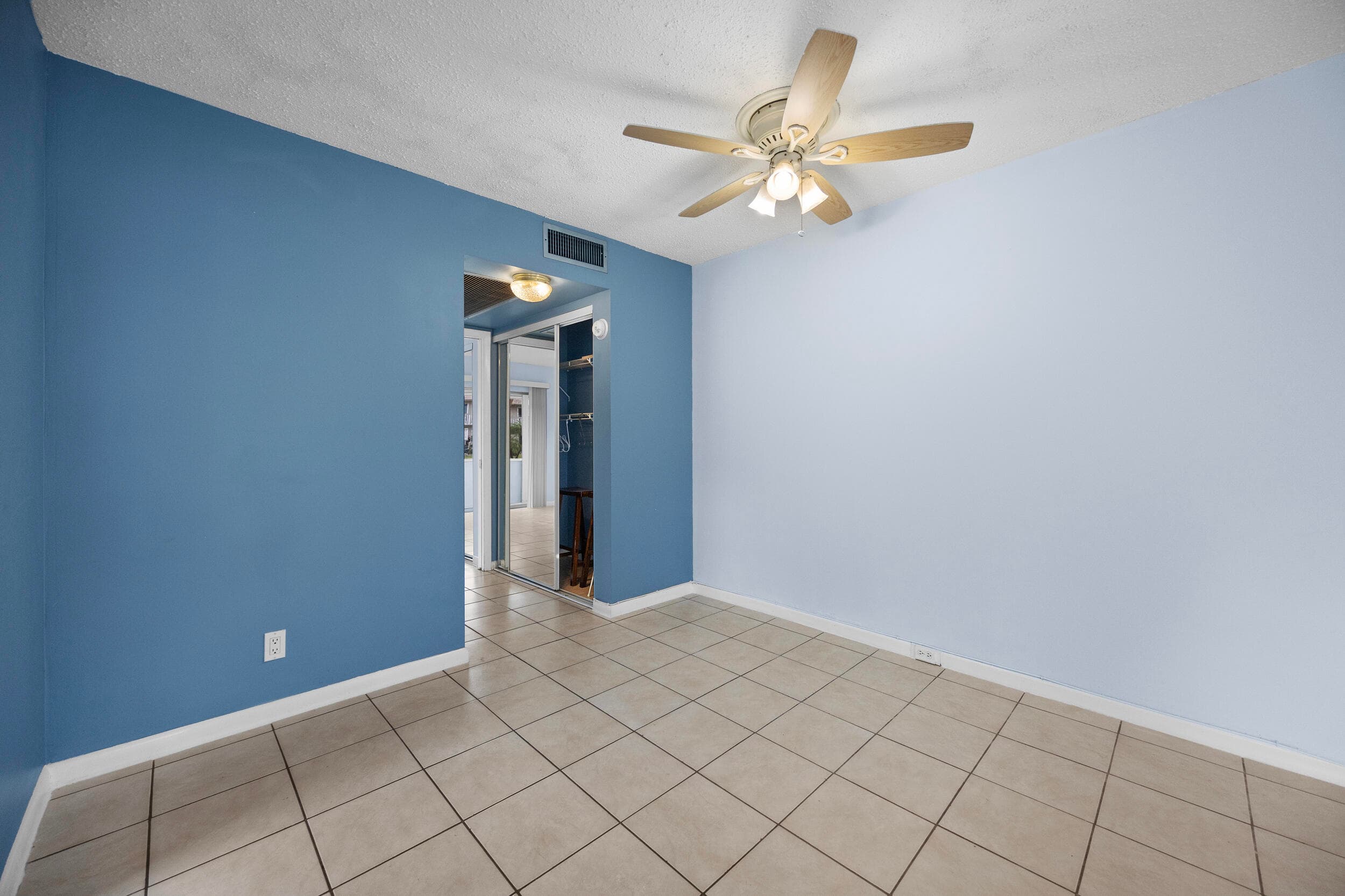 35 Sussex B, West Palm Beach, FL 33417 — photo 5 of 34