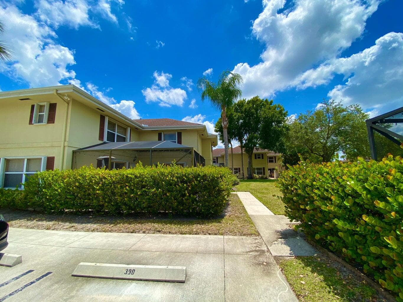 40 Essex Court A, Royal Palm Beach, FL 33411 — photo 10 of 15