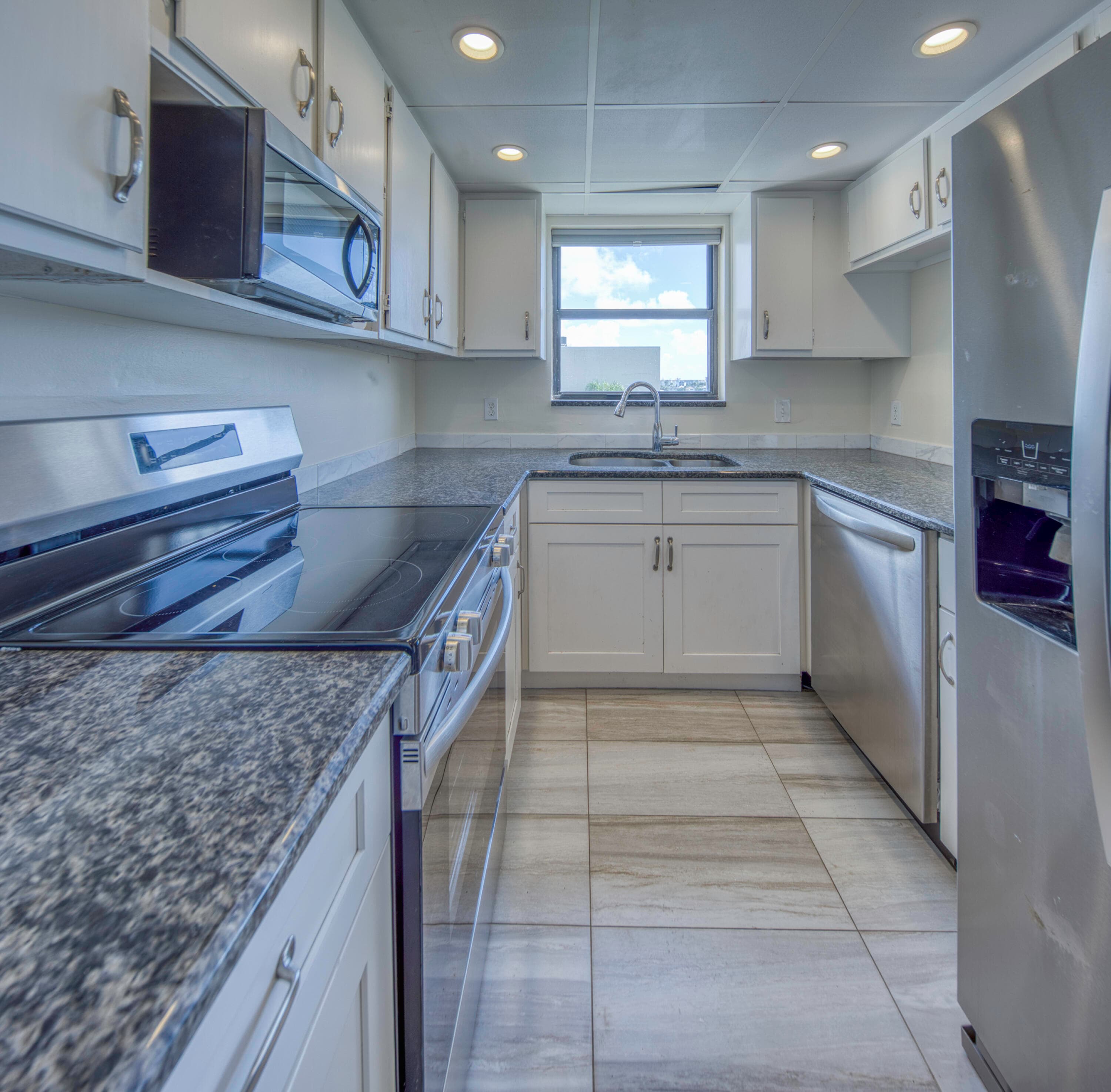 890 N Federal Highway 412, Lantana, FL 33462 — photo 17 of 46