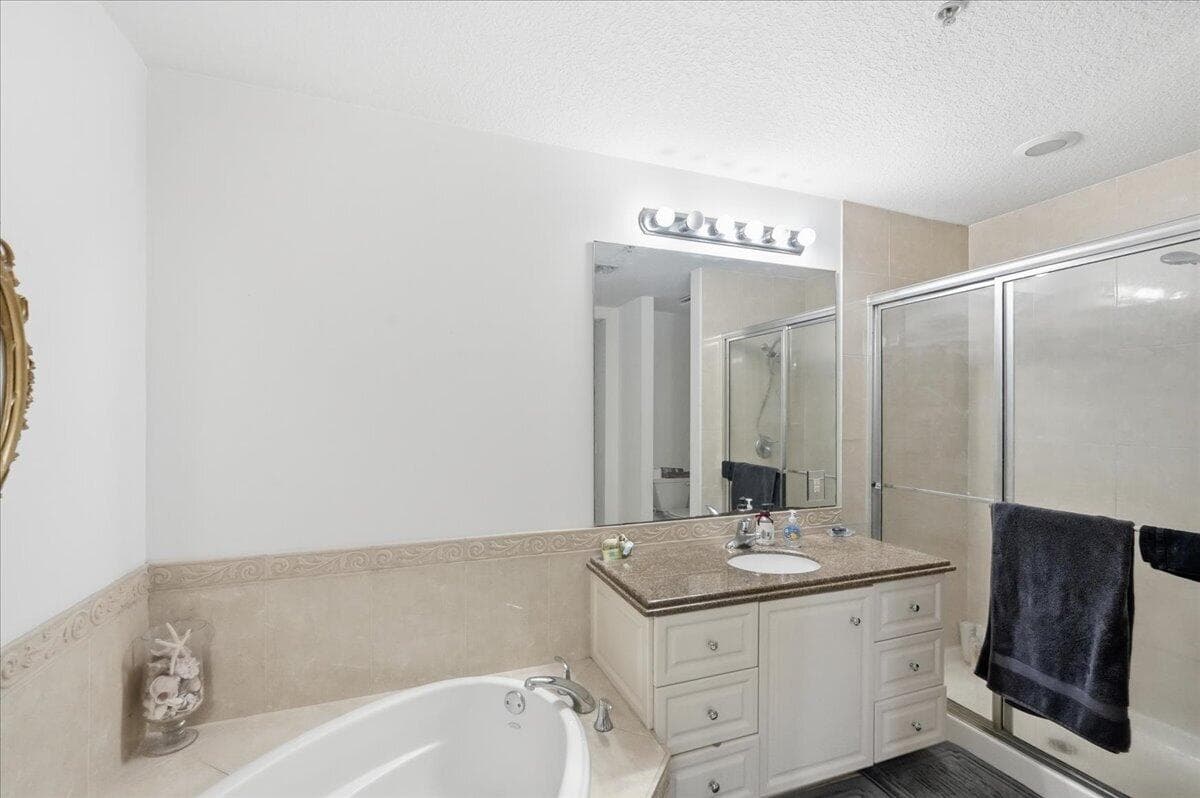 36 Harbour Isle Drive W 106, Fort Pierce, FL 34949 — photo 19 of 44