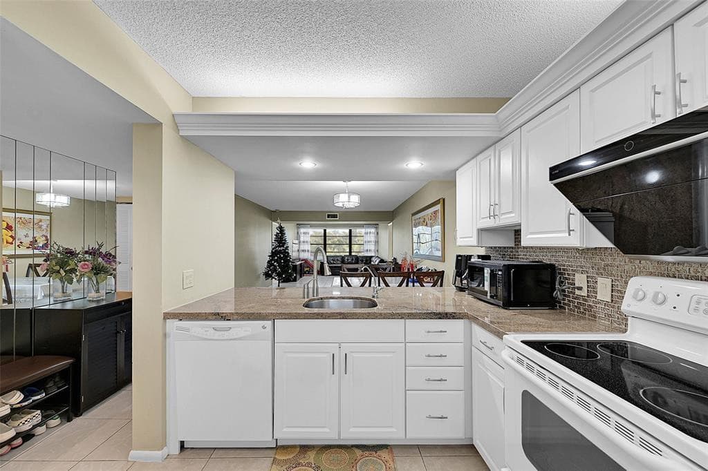 6109 Balboa Circle 305, Boca Raton, FL 33433 — photo 4 of 26