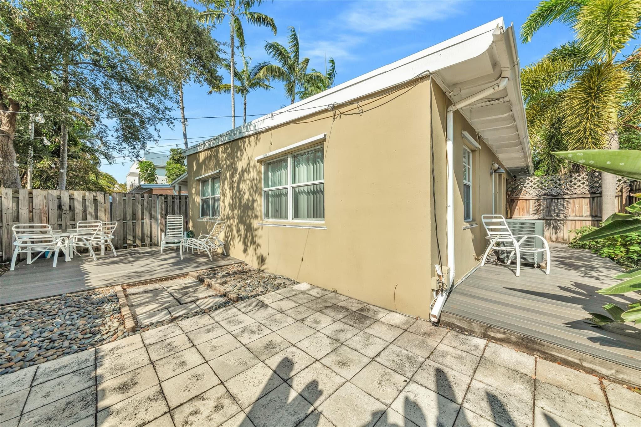 805 NE 17th Avenue 4, Fort Lauderdale, FL 33304 — photo 2 of 24