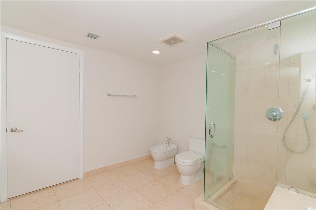 465 Brickell Avenue Bay 419, Miami, FL 33131 — photo 29 of 54