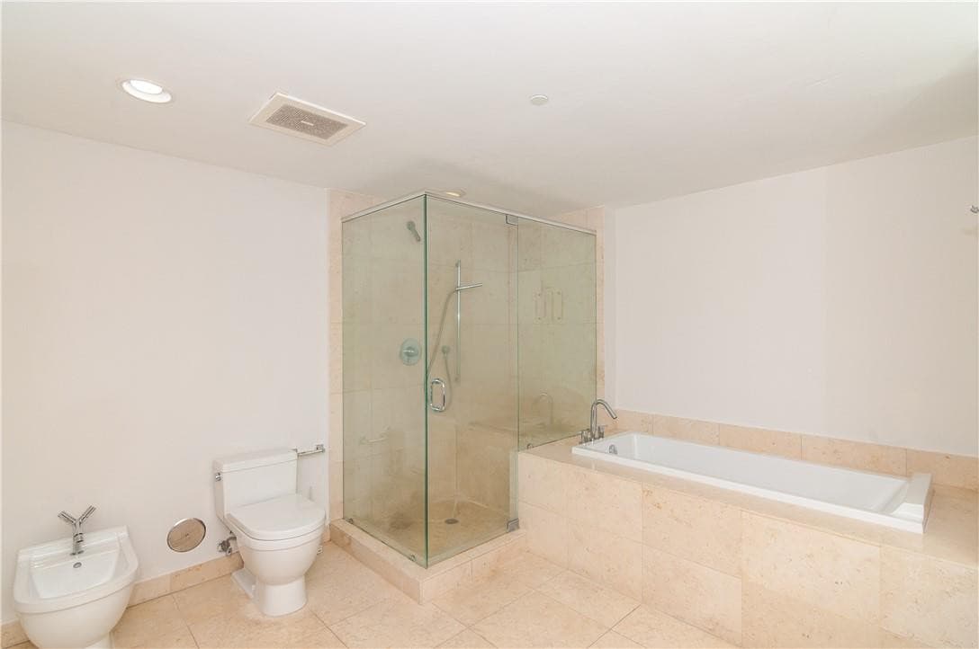 465 Brickell Avenue Bay 419, Miami, FL 33131 — photo 28 of 54
