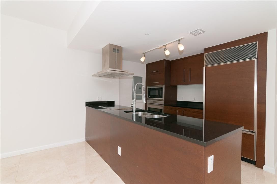 465 Brickell Avenue Bay 419, Miami, FL 33131 — photo 15 of 54