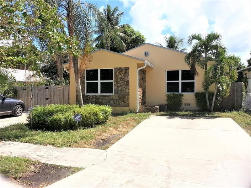 1123 N 17th Avenue, Hollywood, FL 33020 — photo 1 of 15