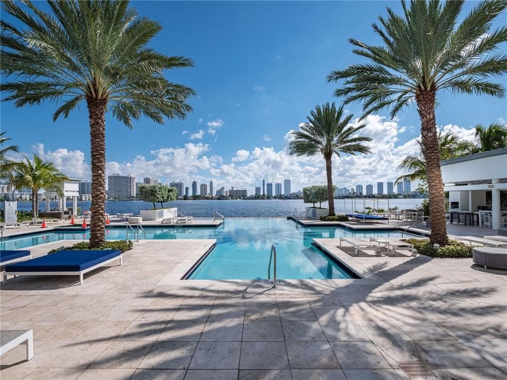 17111 Biscayne Boulevard 2105 + 1 BOAT SLIP 100 ft, North Miami Beach, FL 33160 — photo 4 of 37
