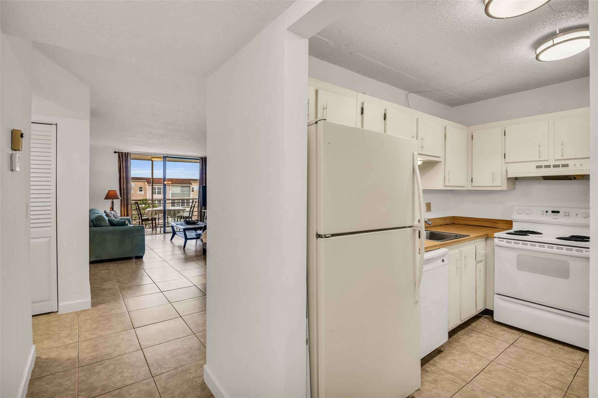 2840 Somerset Drive 403, Lauderdale Lakes, FL 33311 — photo 3 of 31