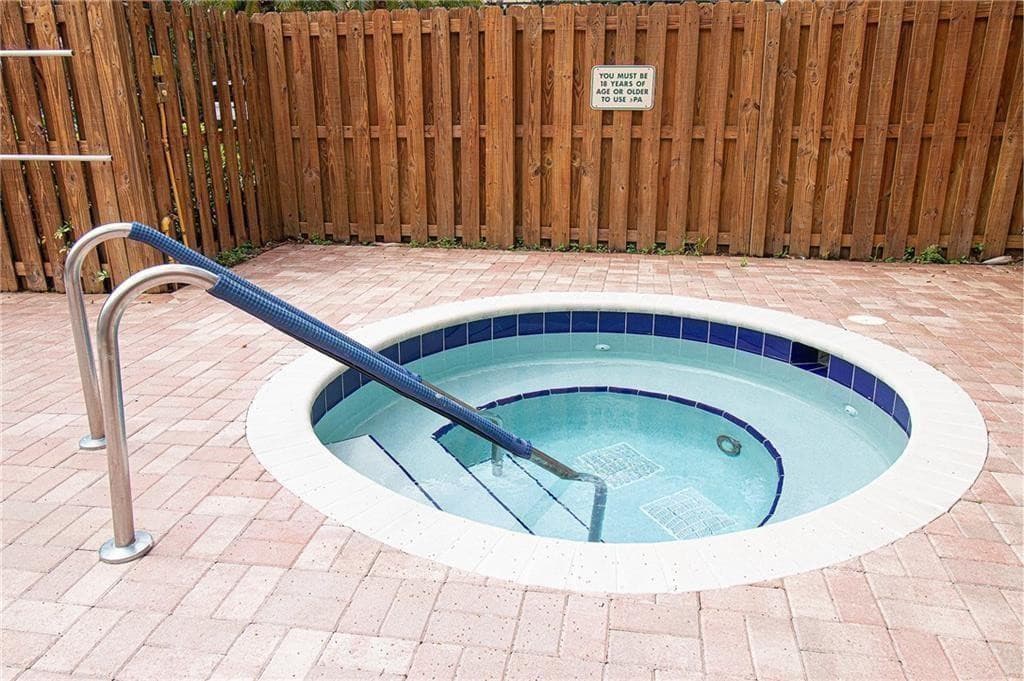 Condominium in Plantation — photo 19 of 19