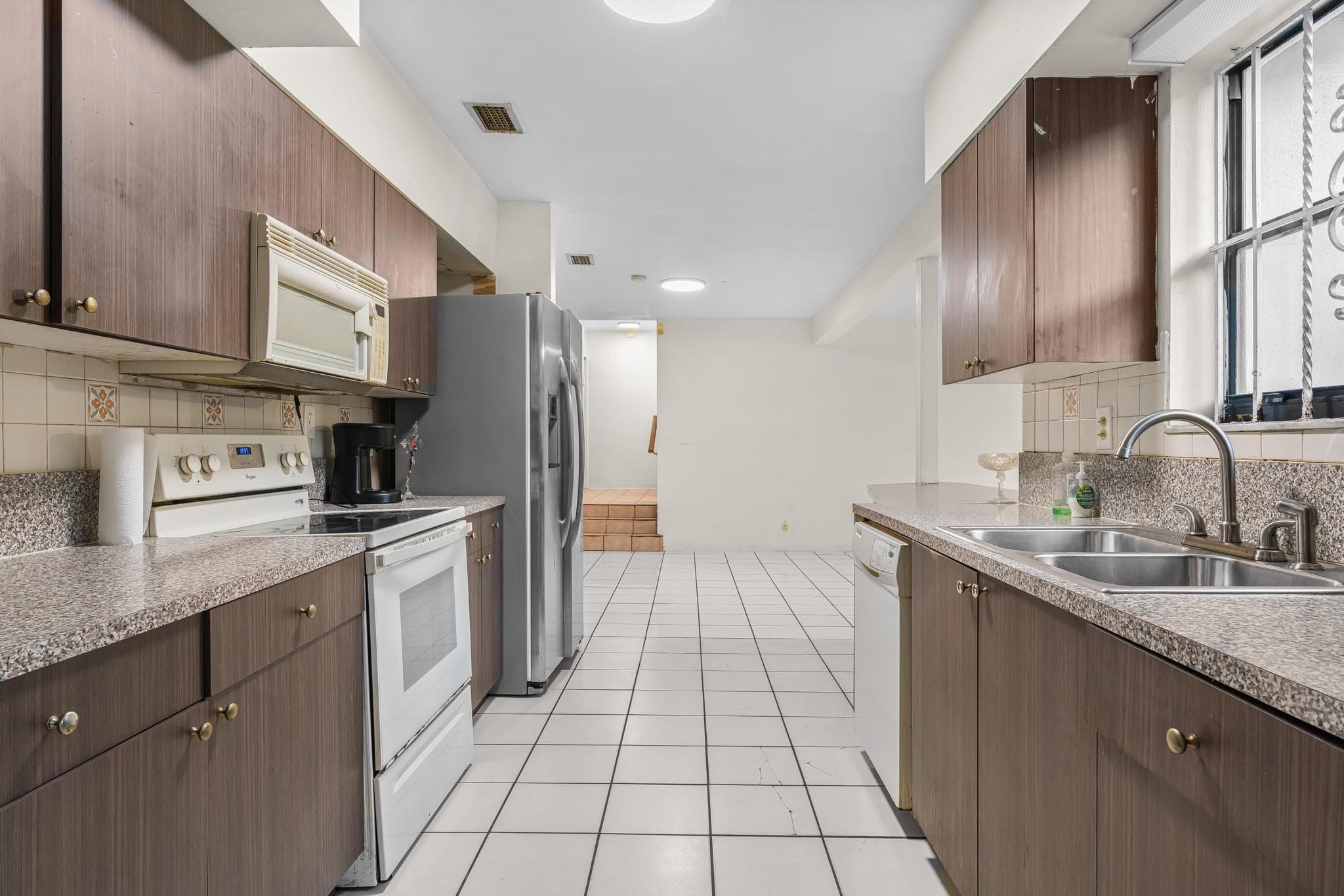 14800 NE 8th Court, Miami, FL 33161 — photo 11 of 37