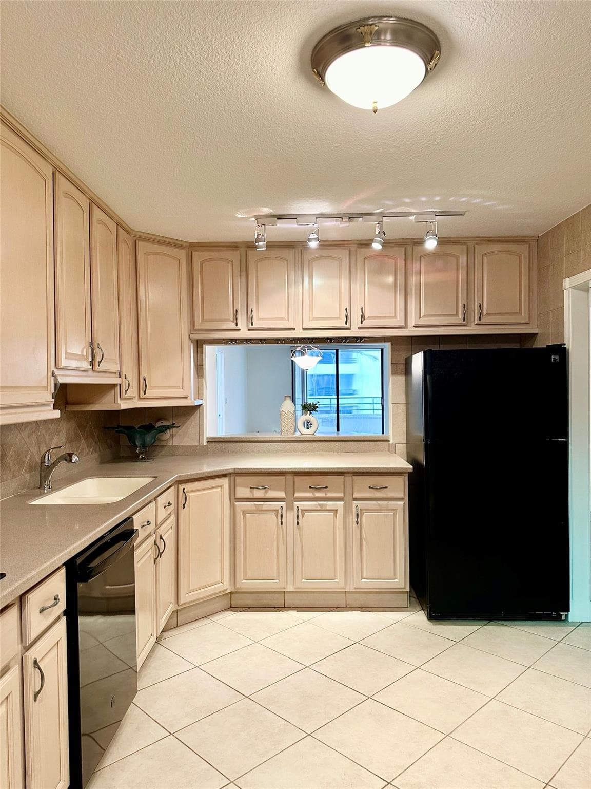 2500 Parkview Drive 814, Hallandale Beach, FL 33009 — photo 15 of 47