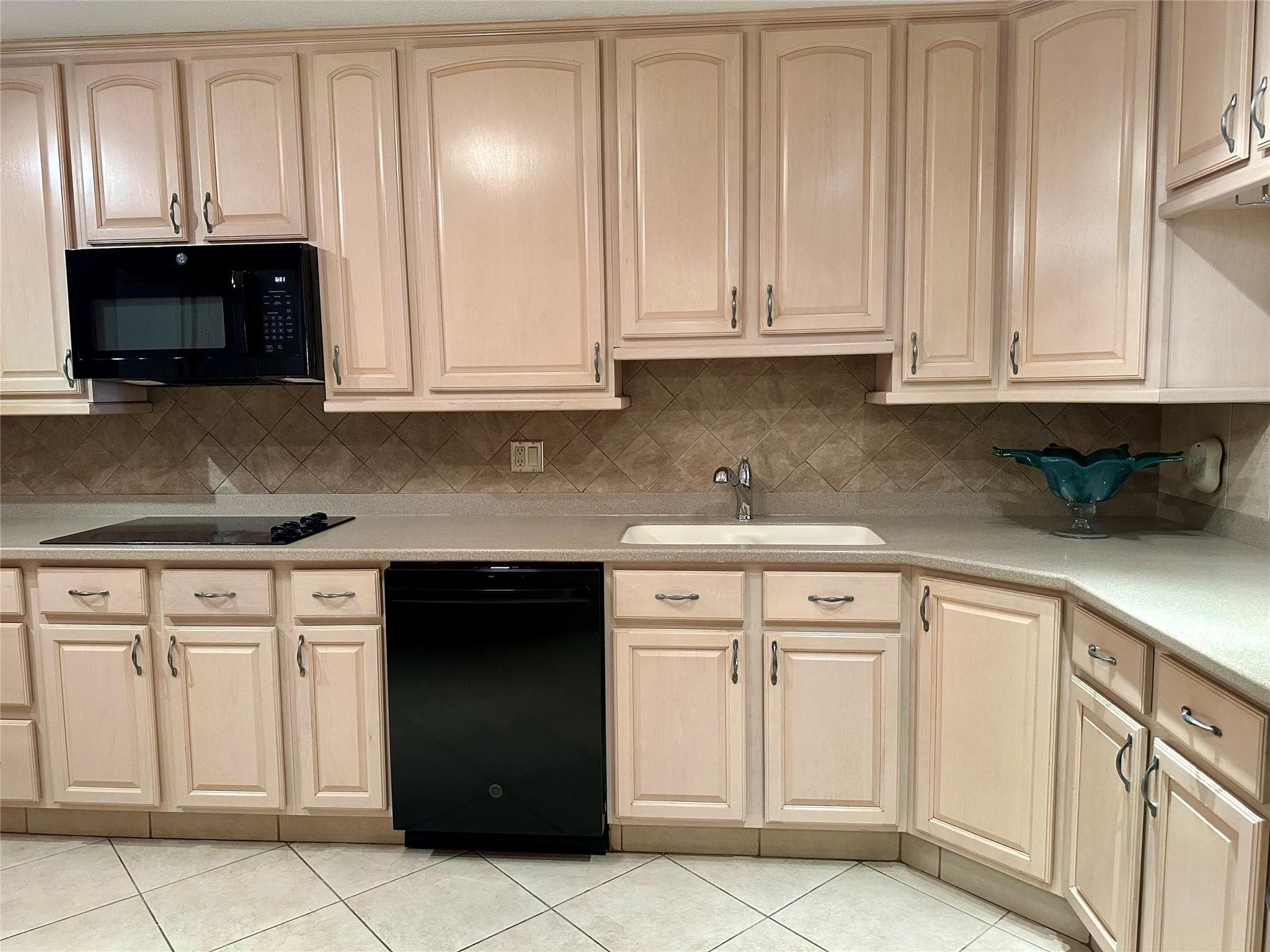 2500 Parkview Drive 814, Hallandale Beach, FL 33009 — photo 19 of 47