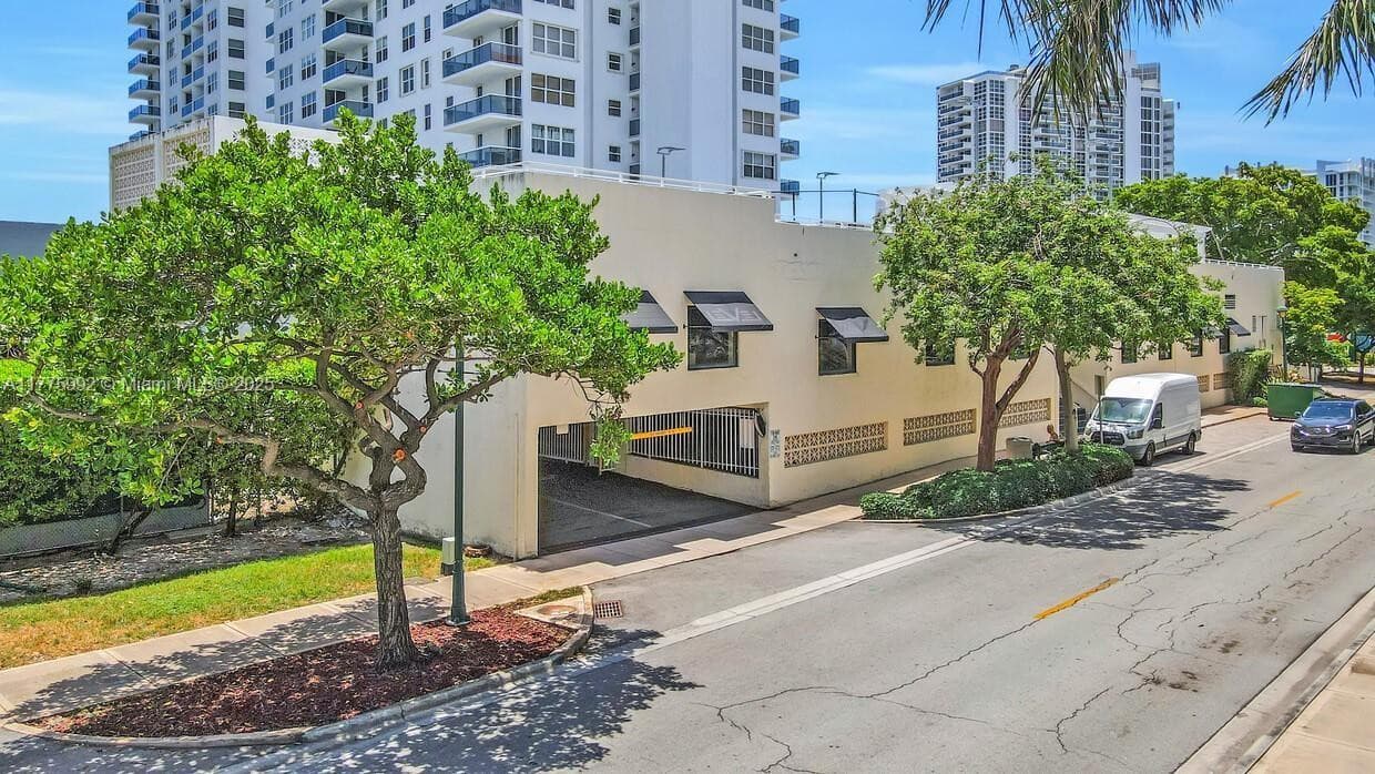 3015 N Ocean Boulevard C1-C8, Fort Lauderdale, FL 33308 — photo 4 of 5