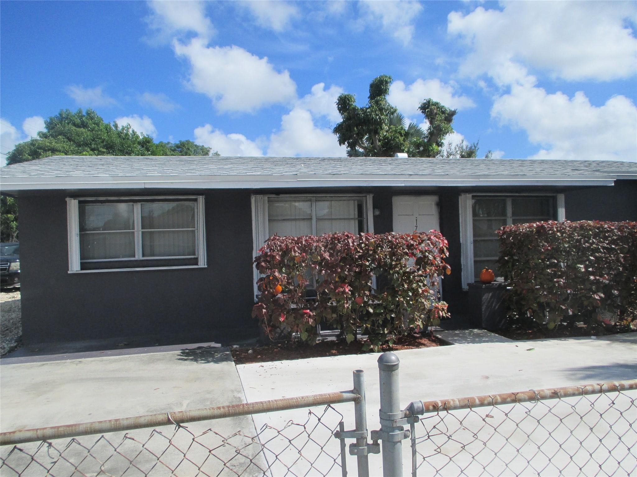 Single Family Residence in Lauderhill — photo 2 of 3