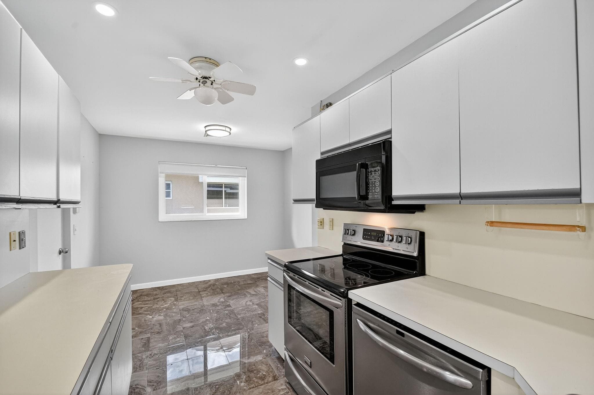 6869 Fountains Circle 6869, Lake Worth, FL 33467 — photo 13 of 103